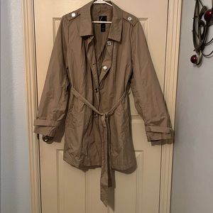 Tan rain coat. Slightly worn PLUS SIZE